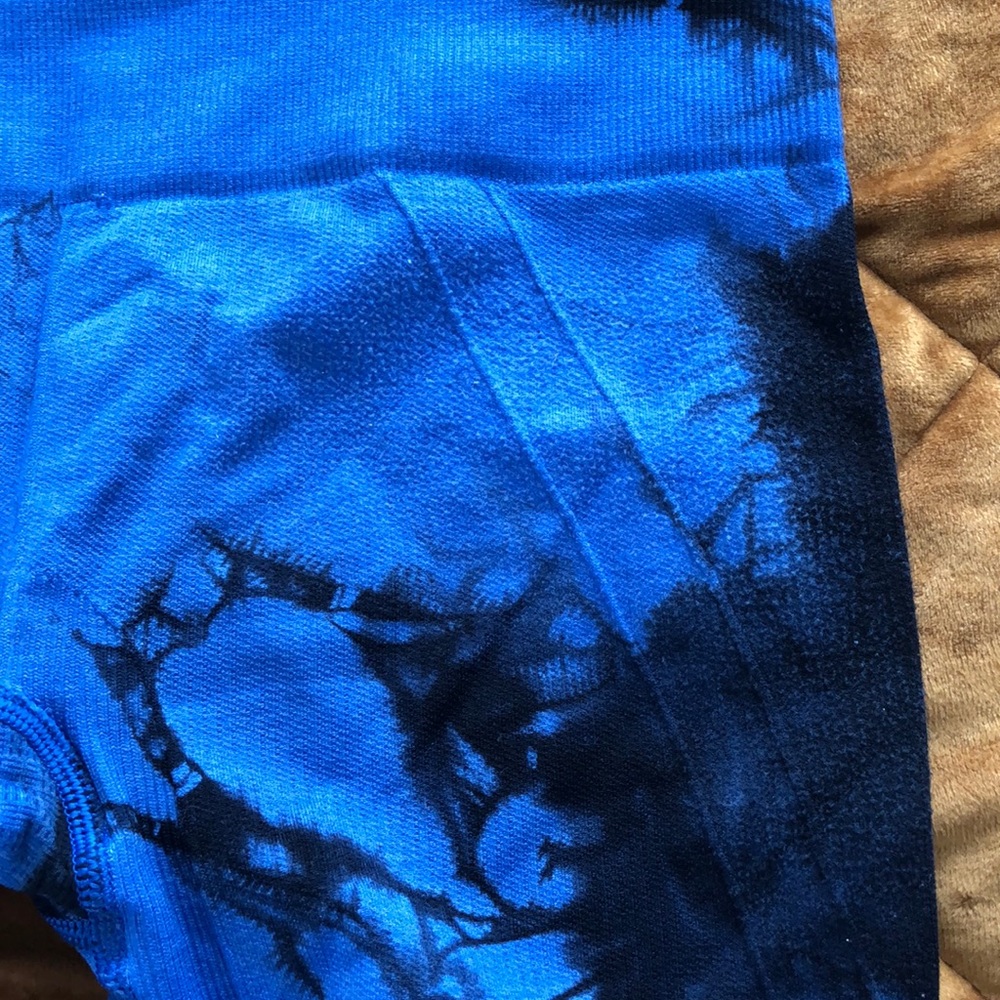 Lululemon Tie Dye cadet sapphire crops (Rare) - Picture 4 of 5